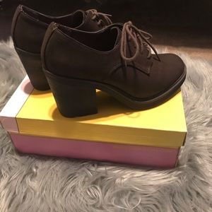 Chunky heel shoe